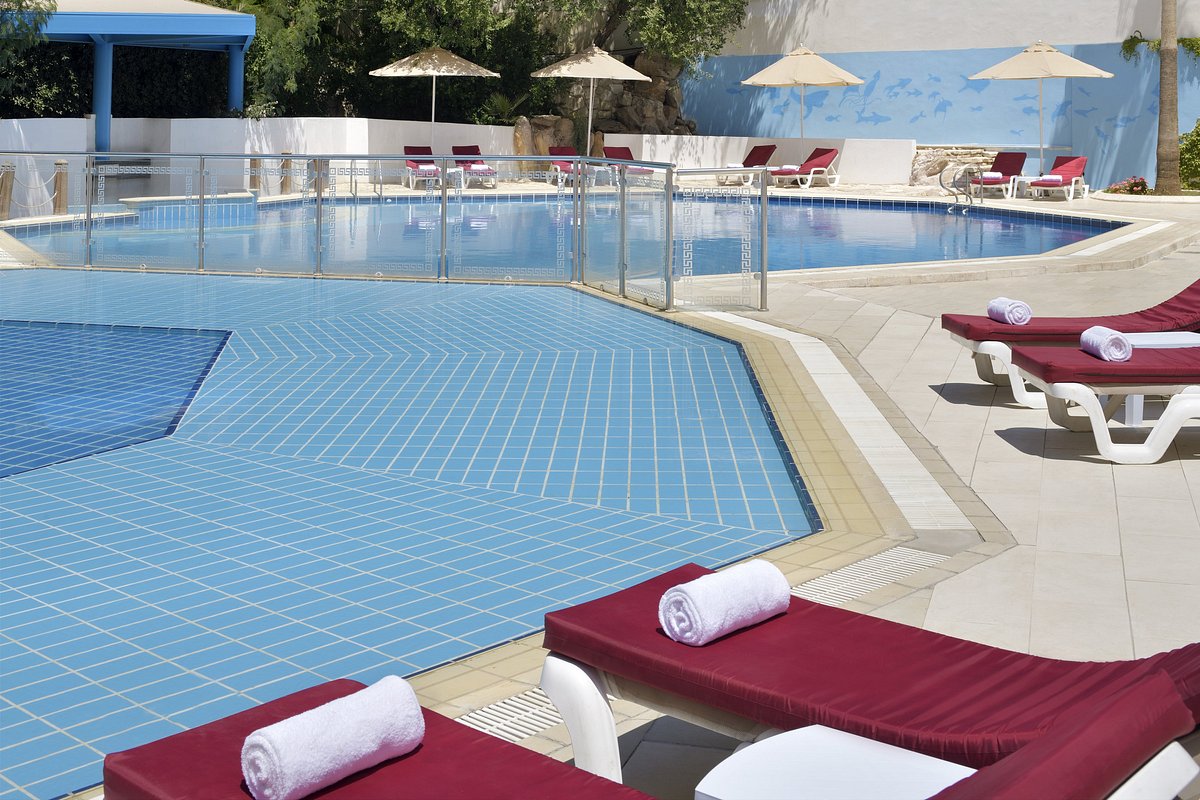 Movenpick Hotel Amman Pool Area