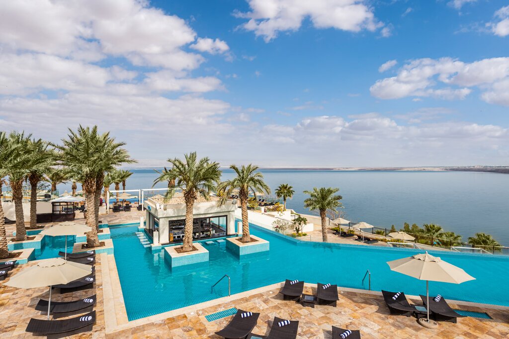 Hilton Dead Sea Resort & Spa Infinity Pool