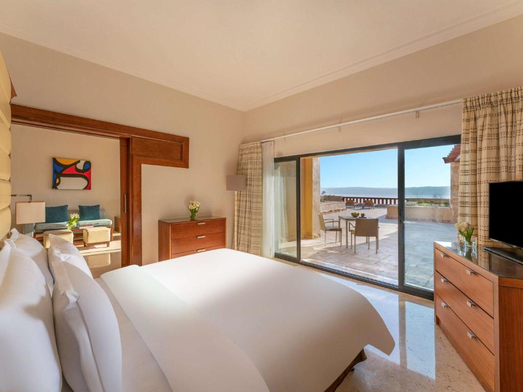 Mövenpick Resort & Spa Dead Sea Suite