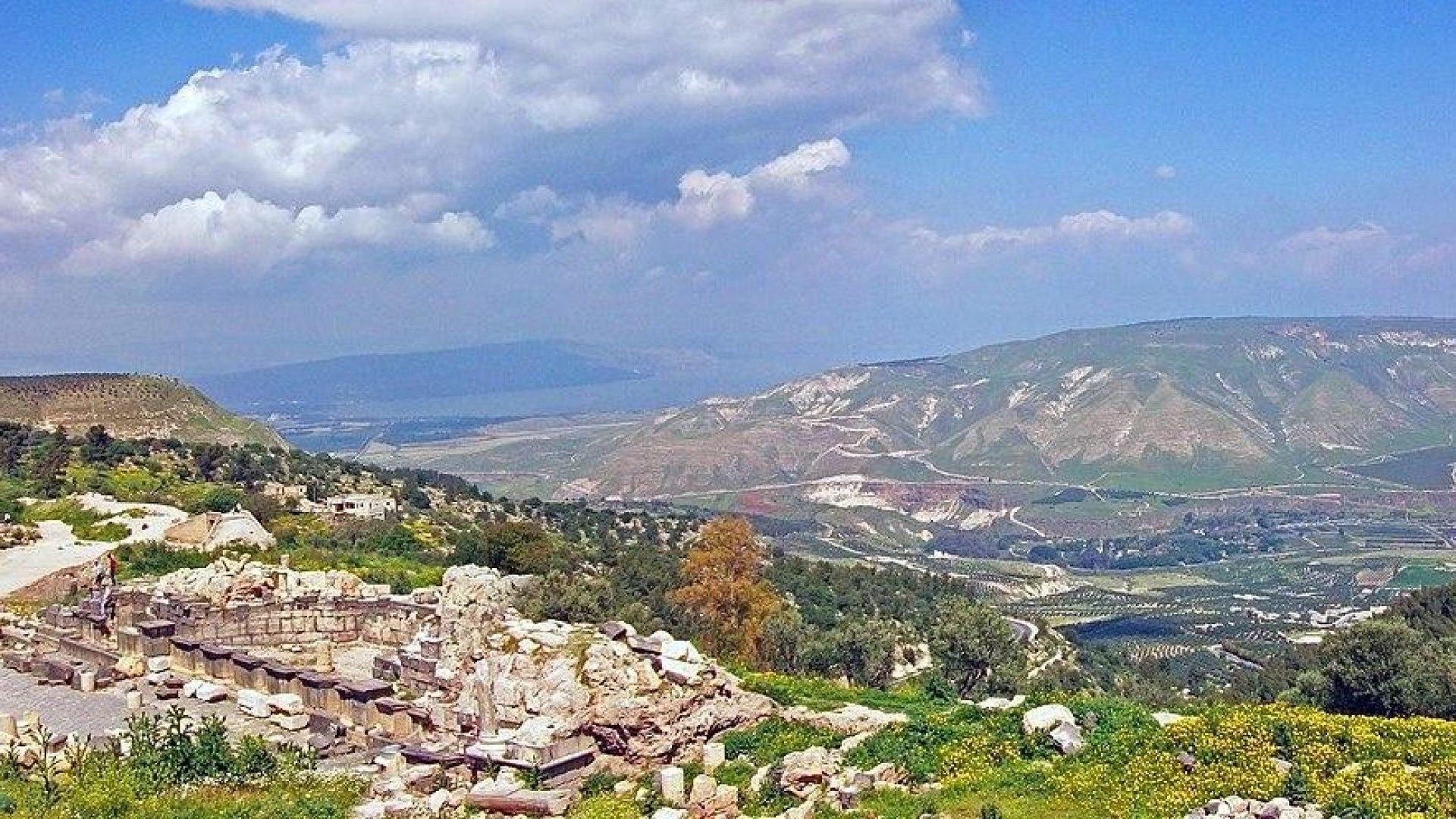 Panoramic mountain and valley views in northern Jordan