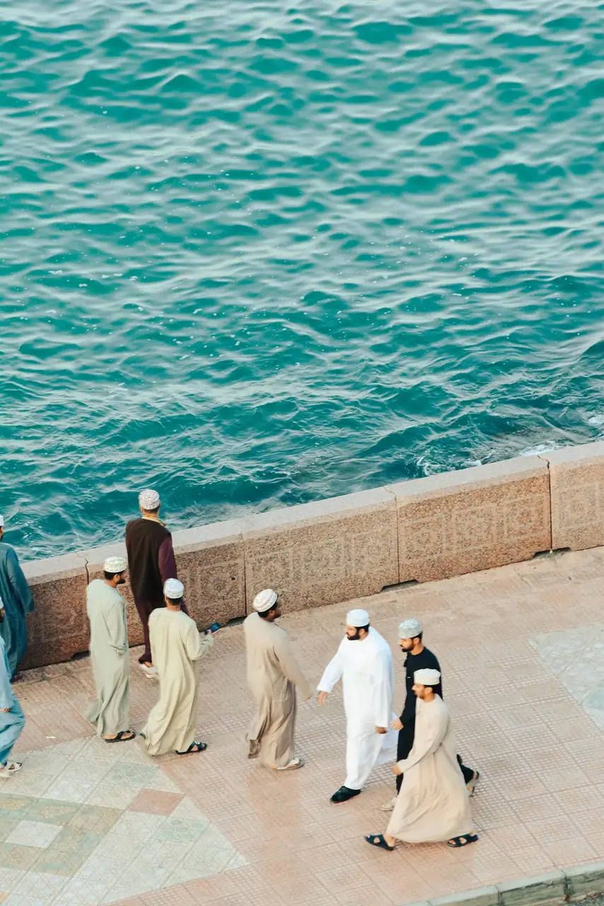 Oman mountain and desert landscape travel guide